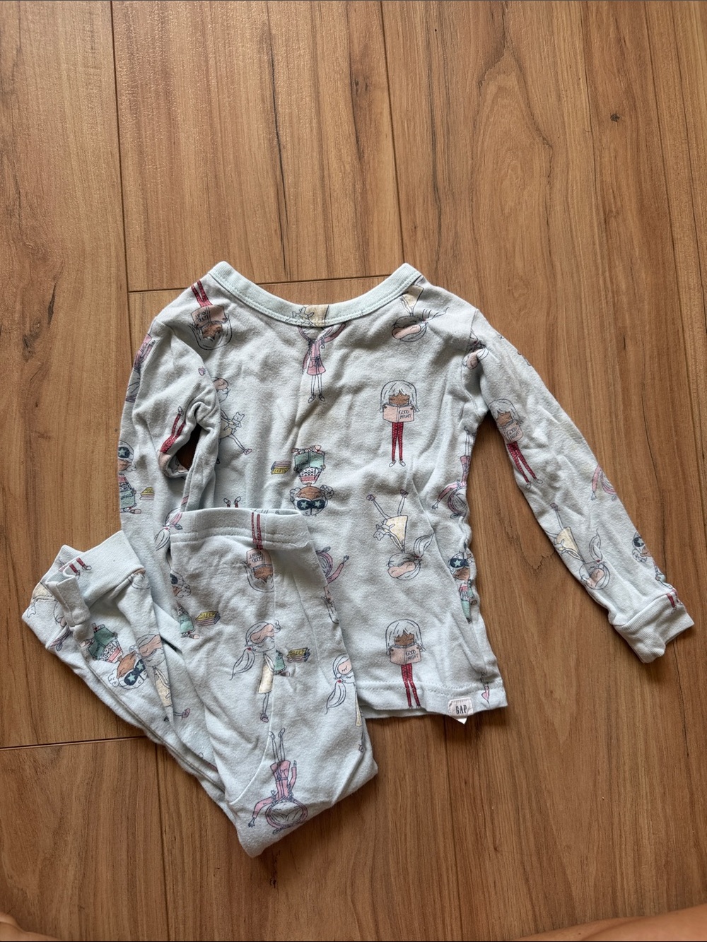 GAP Light Gray Girls' Printed Pajama Set with Pink Accents